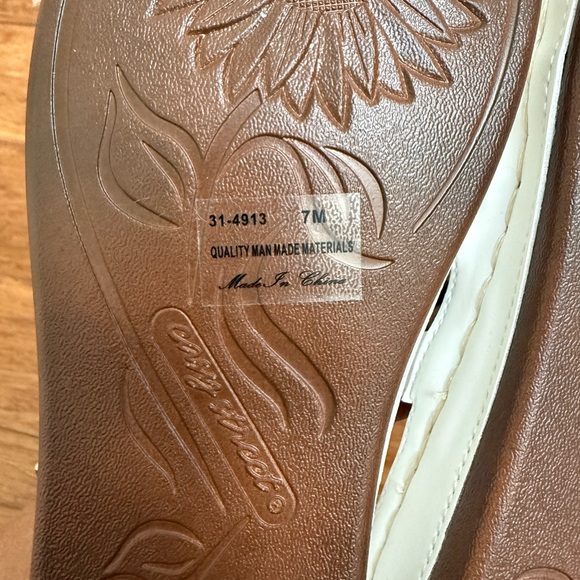 Easy Street Kehlani Women's Slingback Sandals - Picture 2 of 11